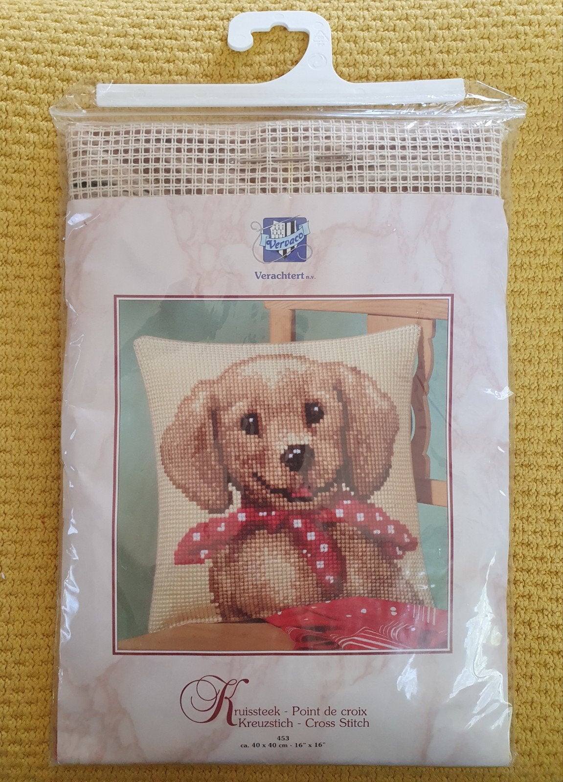 zeldzaam vintage Vervaco kussen borduurpakket puppy + strik, Hobby en Vrije tijd, Verzenden, Nieuw, Borduurpakket