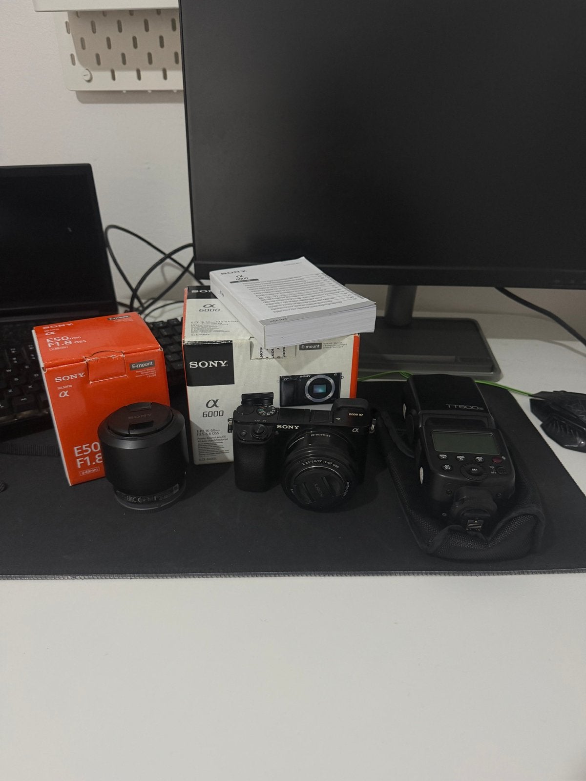 Sony A6000 Complete Set | 16-50 OSS | 50mm F1.8 | 2 Accu’s, Ophalen, Zo goed als nieuw, Sony, Geen optische zoom