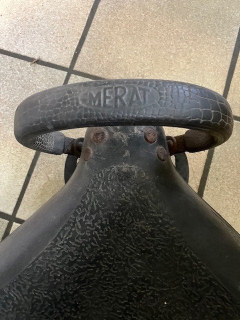 Oldtimer Zweefzadel Merat / Dunlop, Motoren, Ophalen of Verzenden, Gebruikt