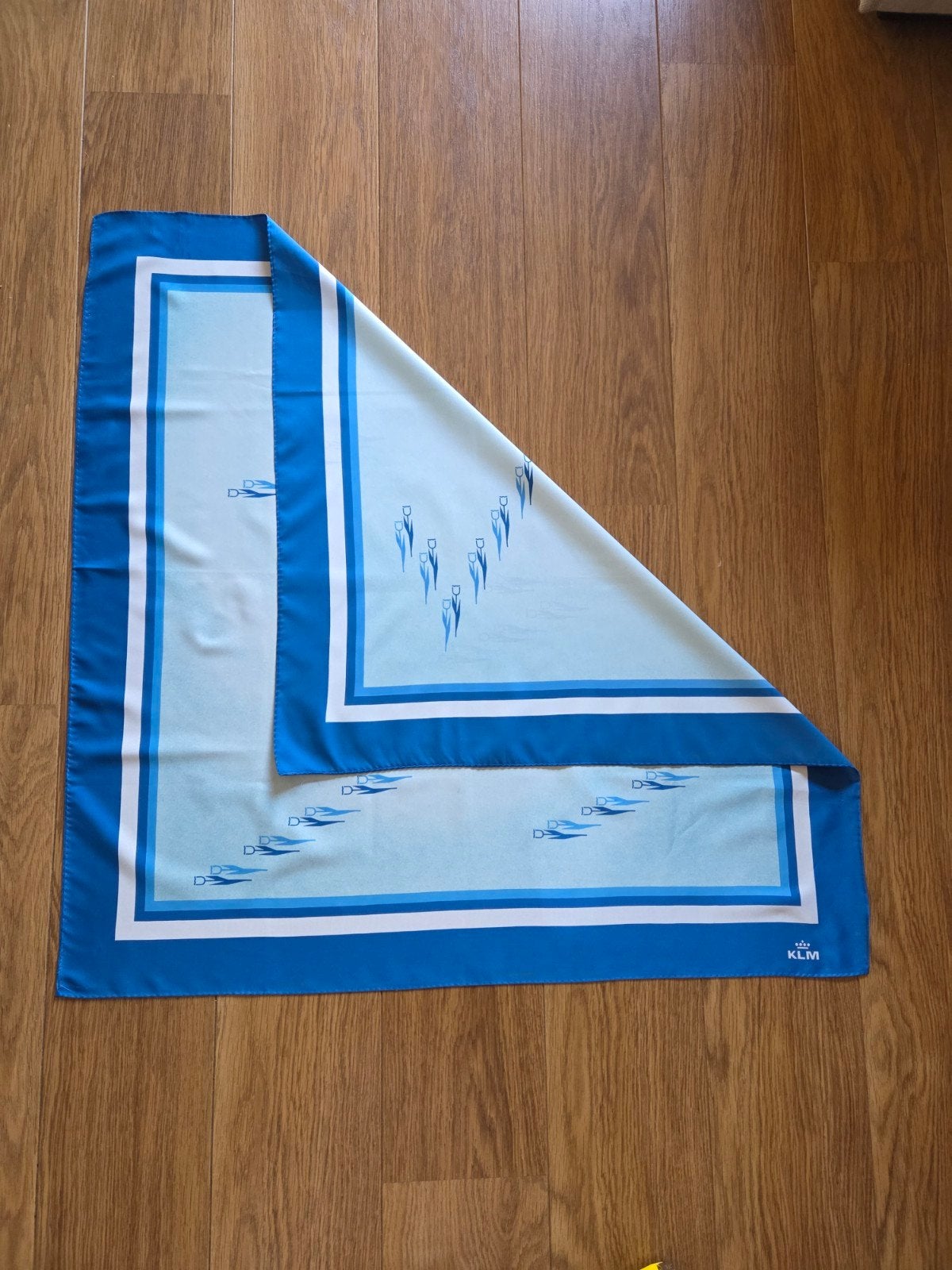 Vintage KLM sjaal Jago Schank zijde blauw wit tulpen, KLM, Ophalen of Verzenden, Zo goed als nieuw, Sjaal