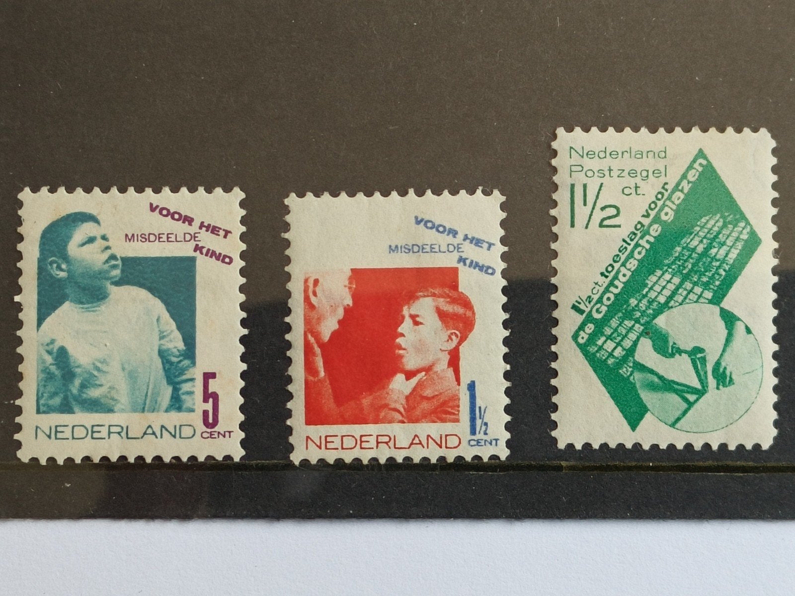 ZEGELS ONTWERP PIET ZWART, Ophalen of Verzenden, Gelezen, Overige onderwerpen
