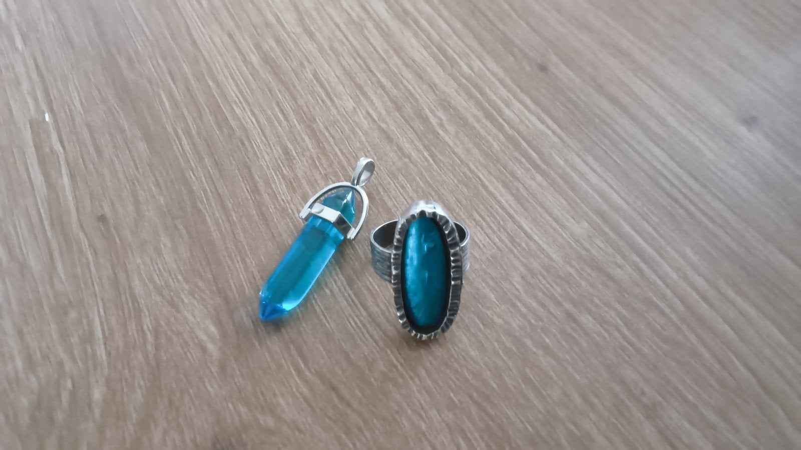 ring en hanger aqua blauw samen, Sieraden, Tassen en Uiterlijk, Ringen, Ophalen of Verzenden, Zo goed als nieuw, Blauw, Dame