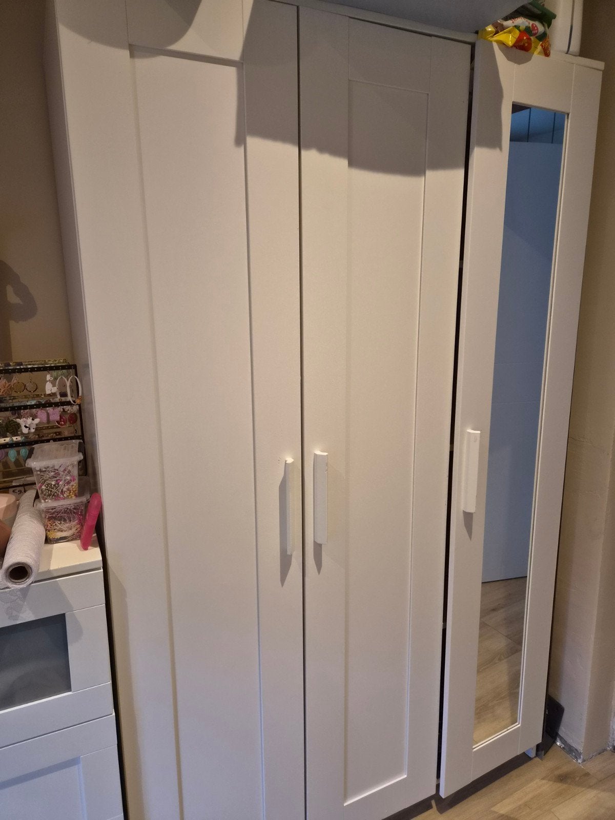 IKEA brimnes Kledingkast met 3 deuren en spiegel, Ophalen, Met deur(en), Gebruikt, 100 tot 150 cm