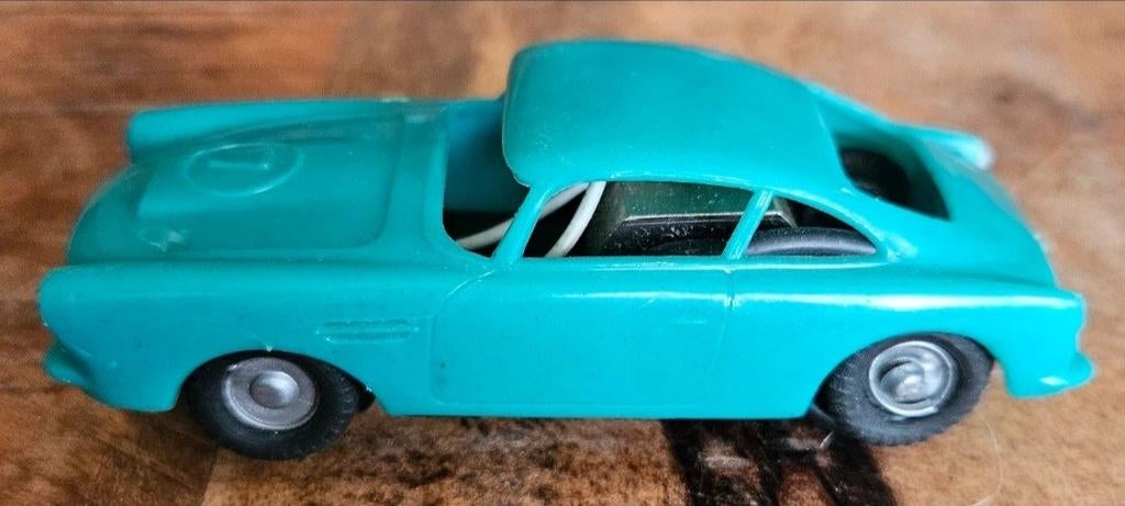 Aston Martin slotcar, Ophalen of Verzenden, Gebruikt