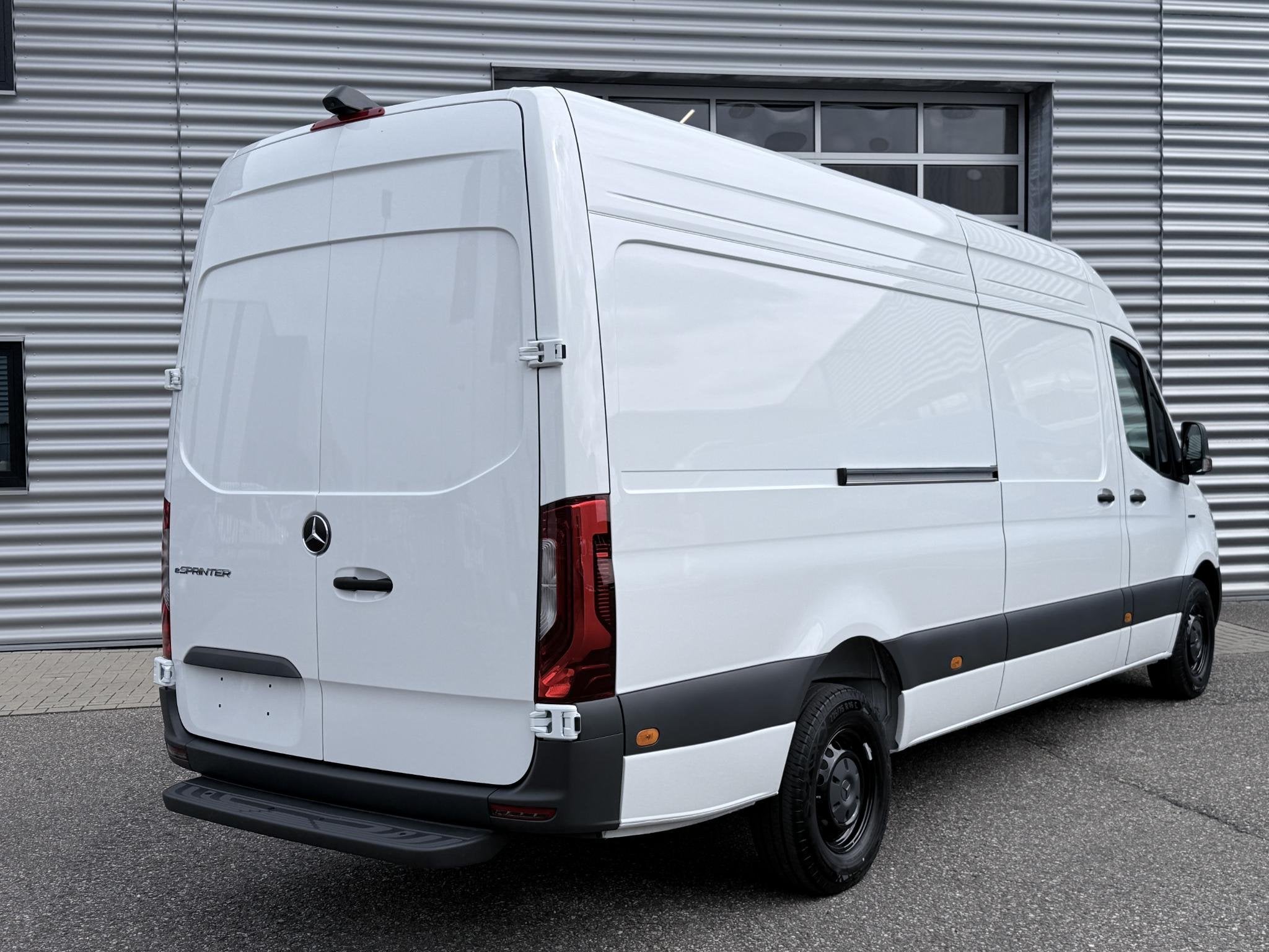 Mercedes-Benz eSprinter 320 L3 Pro 81kWh | LED | APPLECARPLA, Auto's, Automaat, 81 kWh, 2000 kg, Stoelverwarming