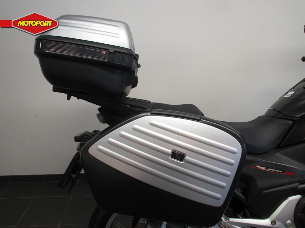 Honda NC 750 X DCT (bj 2016), Doornveld 180-184
B-1731  ZELLIK, BE, Honda Motor Europe Ltd, Belgian Branche, Bedrijf, Toermotor
