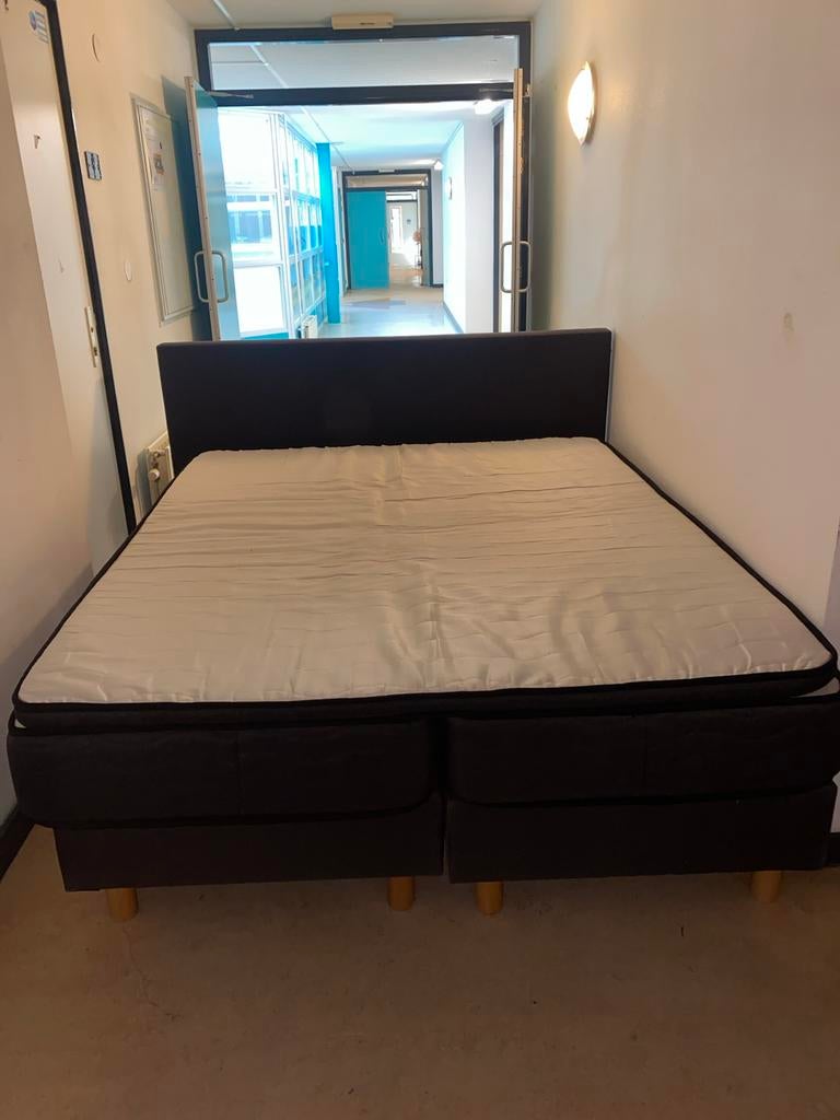 Comfortabel 2-persoons boxspring bed, Huis en Inrichting, Slaapkamer | Boxsprings, Zwart, Tweepersoons, Ophalen of Verzenden, Zo goed als nieuw