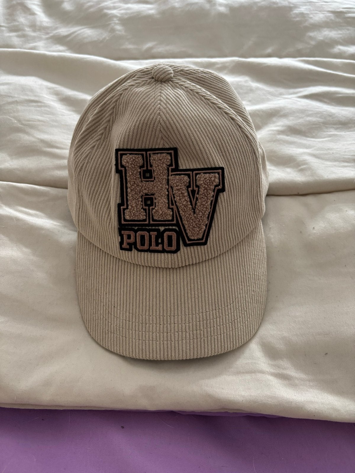 HV Polo Pet Beige/Crème - Amper Gedragen, Ophalen of Verzenden, Zo goed als nieuw, One size fits all, Pet