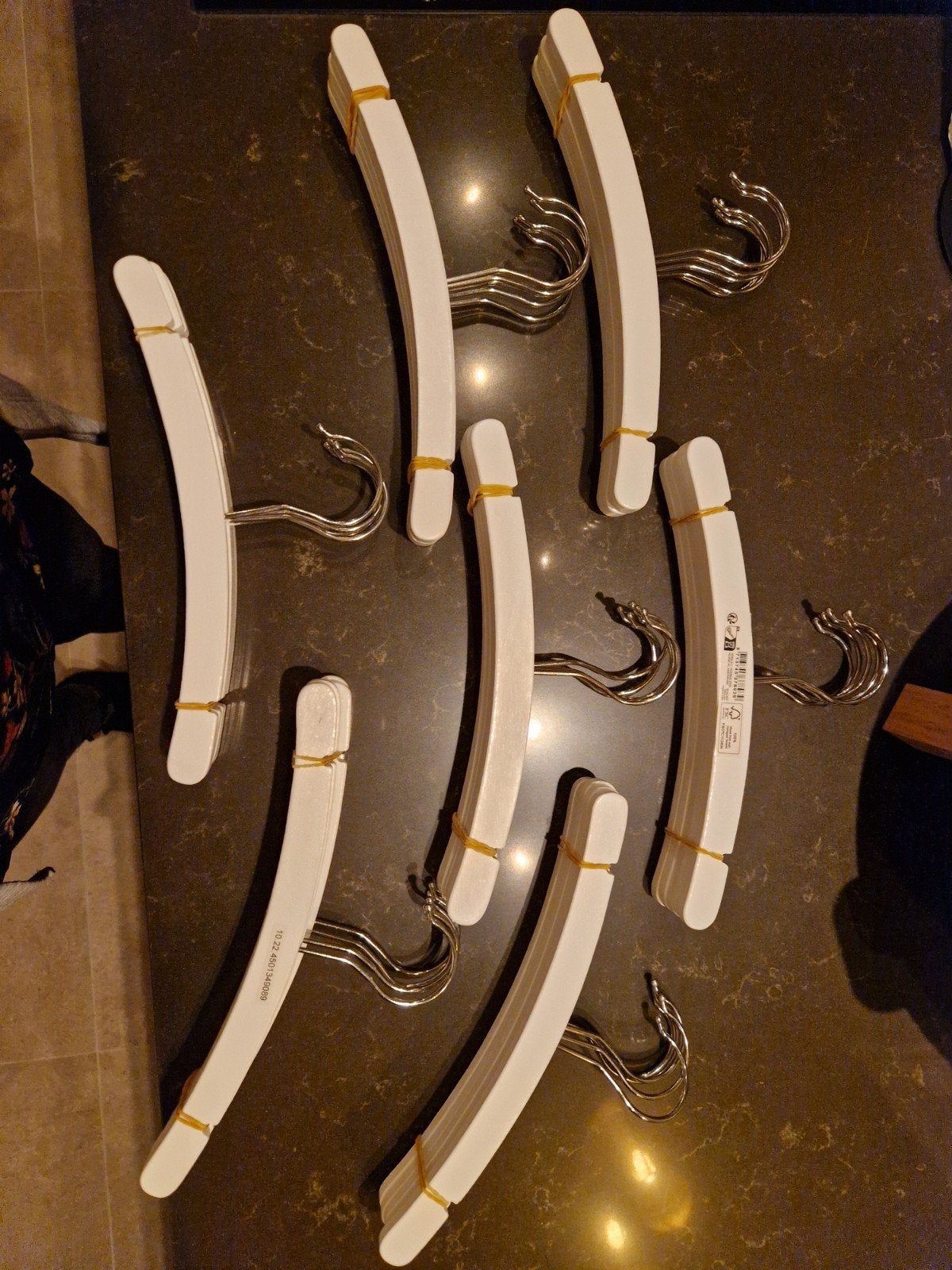 Witte baby kledinghangers van hout, 35 stuks, Kinderen en Baby's, Ophalen, Zo goed als nieuw