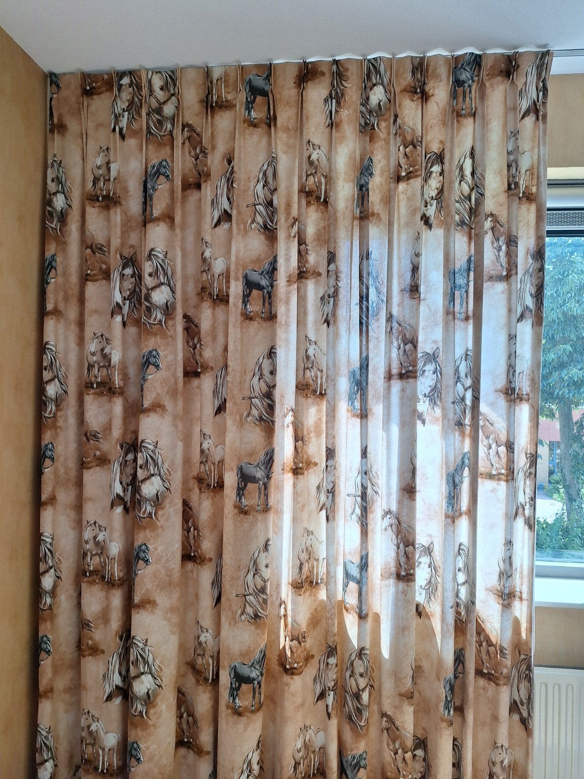 Set gordijnen paarden beige hoog 250 cm incl. rail wit, Huis en Inrichting, Ophalen, 324 cm, Beige, Gordijn