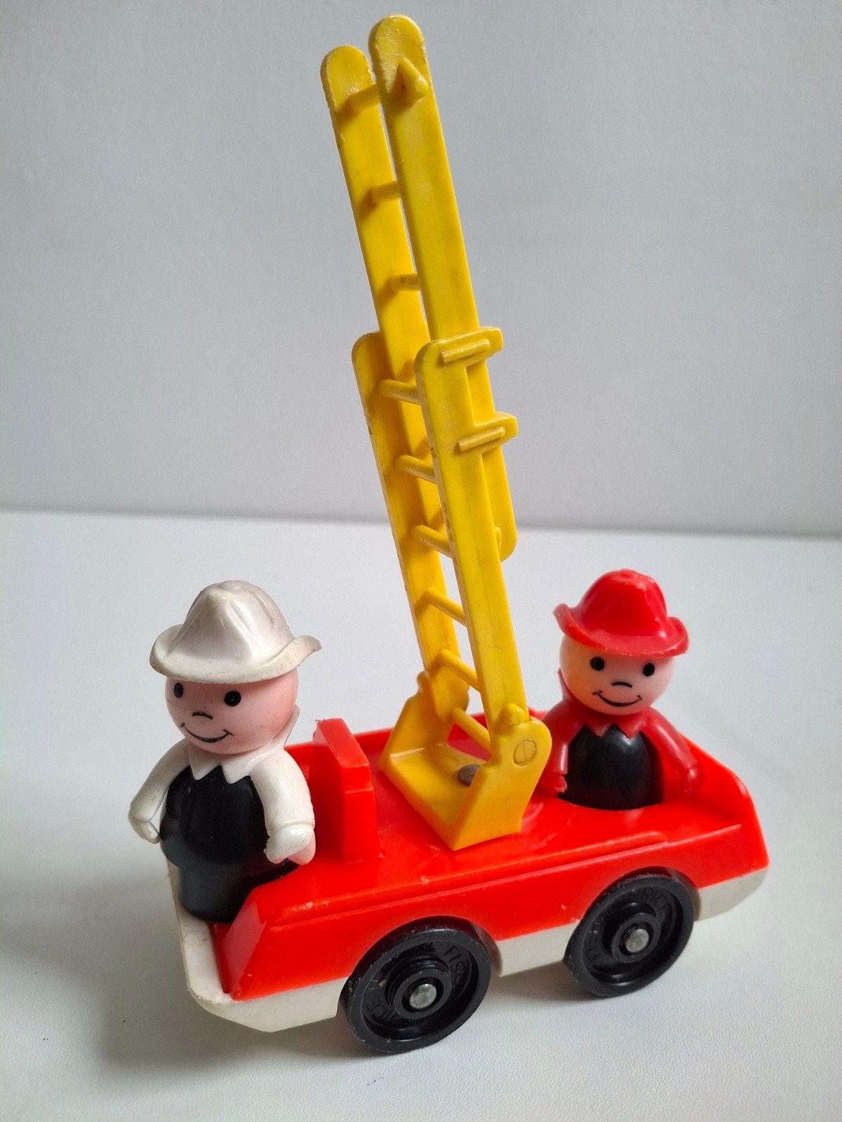 Vintage Fisherprice brandweerwagen met poppetjes, Verzamelen, Speelgoed, Ophalen of Verzenden, Gebruikt