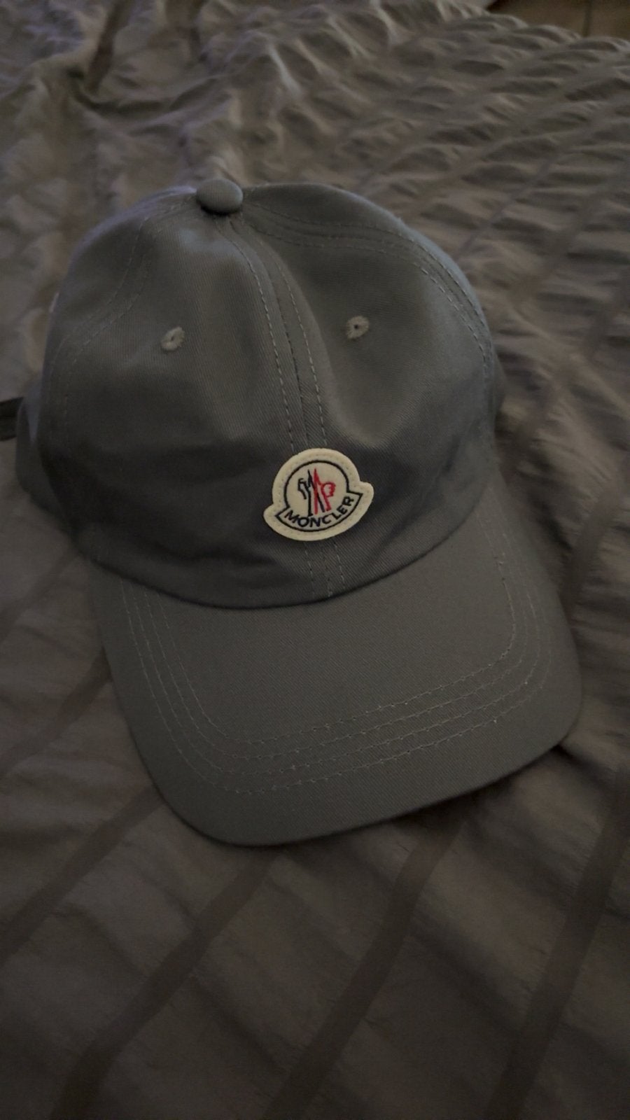 Moncler pet grijs, Ophalen, Zo goed als nieuw