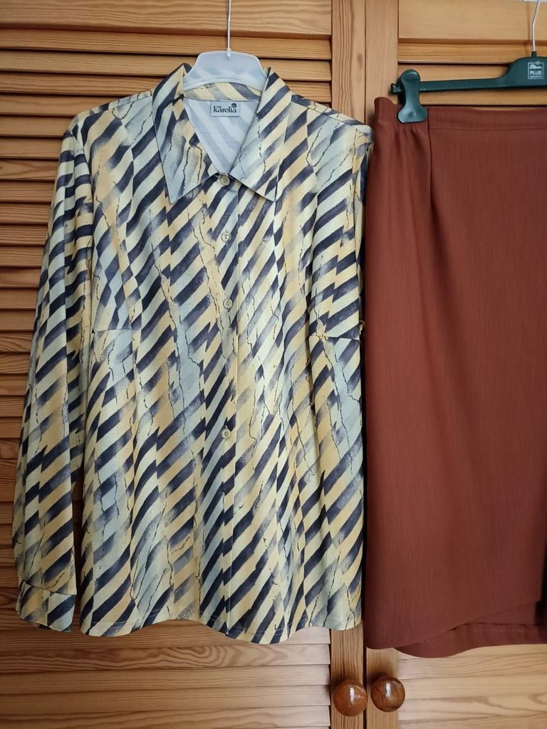 Vintage Karella Dames Kostuum - Rok, Blouse & Gilet, Kostuum of Pak, Bruin, Maat 46/48 (XL) of groter, Ophalen of Verzenden