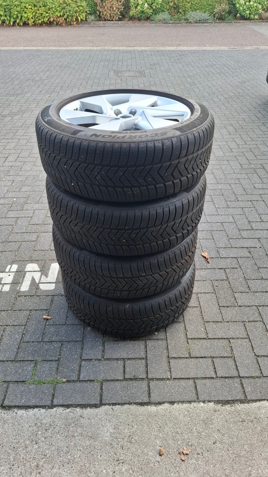 Jaguar Velgen 245/50 R20 met zgan Pirelli winterbanden, Ophalen, Banden en Velgen, Onbekend, Winterbanden