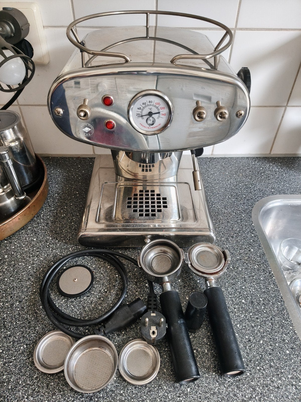 Illy Francis Francis! espresso apparaat (defect)., Ophalen, Espresso apparaat, 10 kopjes of meer, Gemalen koffie