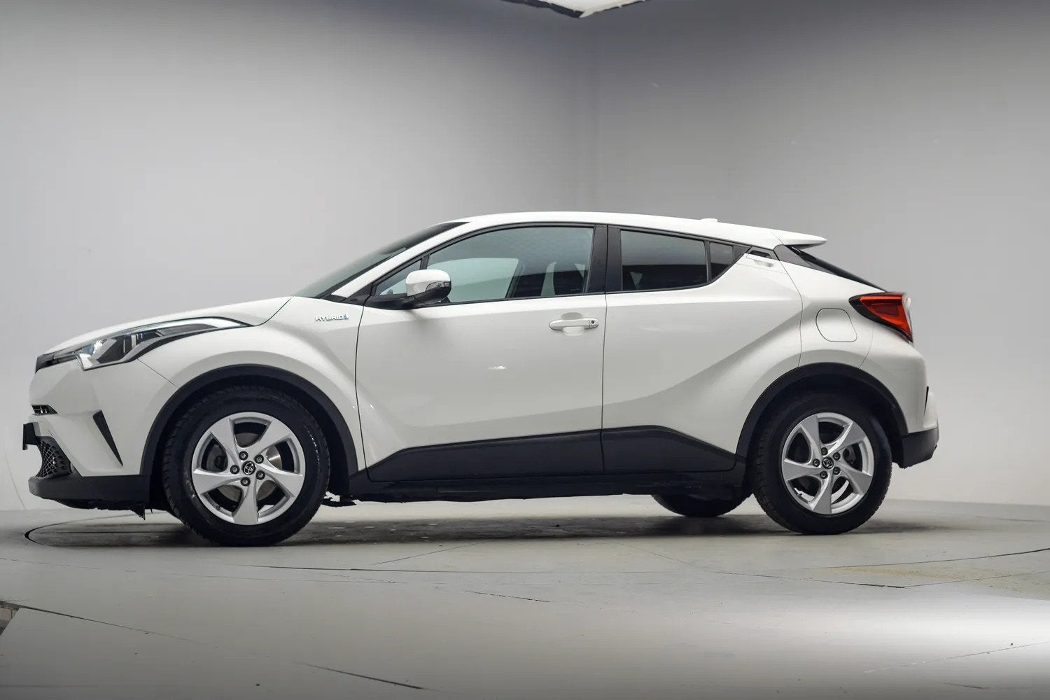 Toyota C-HR 1.8 Hybrid Dynamic [ Camera Navi Climate], Automatische klimaatregeling, 4 cilinders, Wit, 98 pk