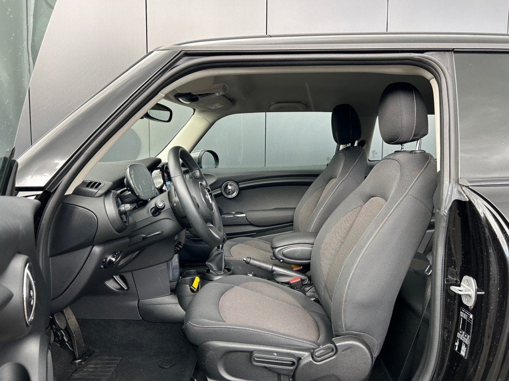 MINI Cooper 1.5 Cooper Navigatie LED Carplay NL-auto, Voorwielaandrijving, 136 pk, Gebruikt, 4 stoelen