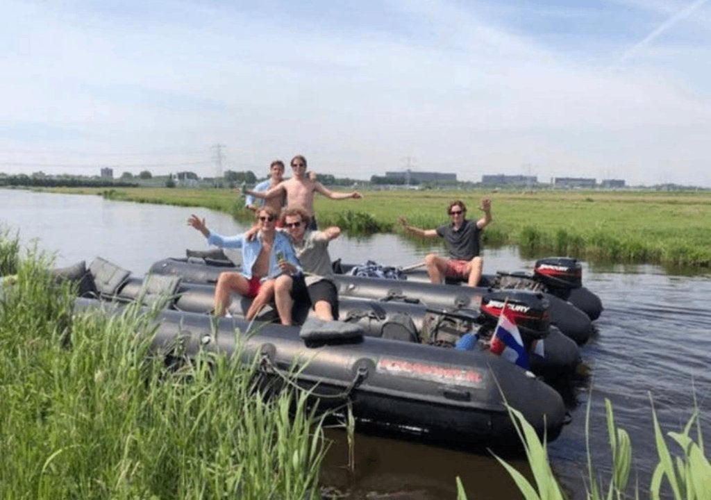 Legerboot 5,5 meter 10 persoons incl. 8 pk Mercury motor, Ophalen of Verzenden, Zo goed als nieuw