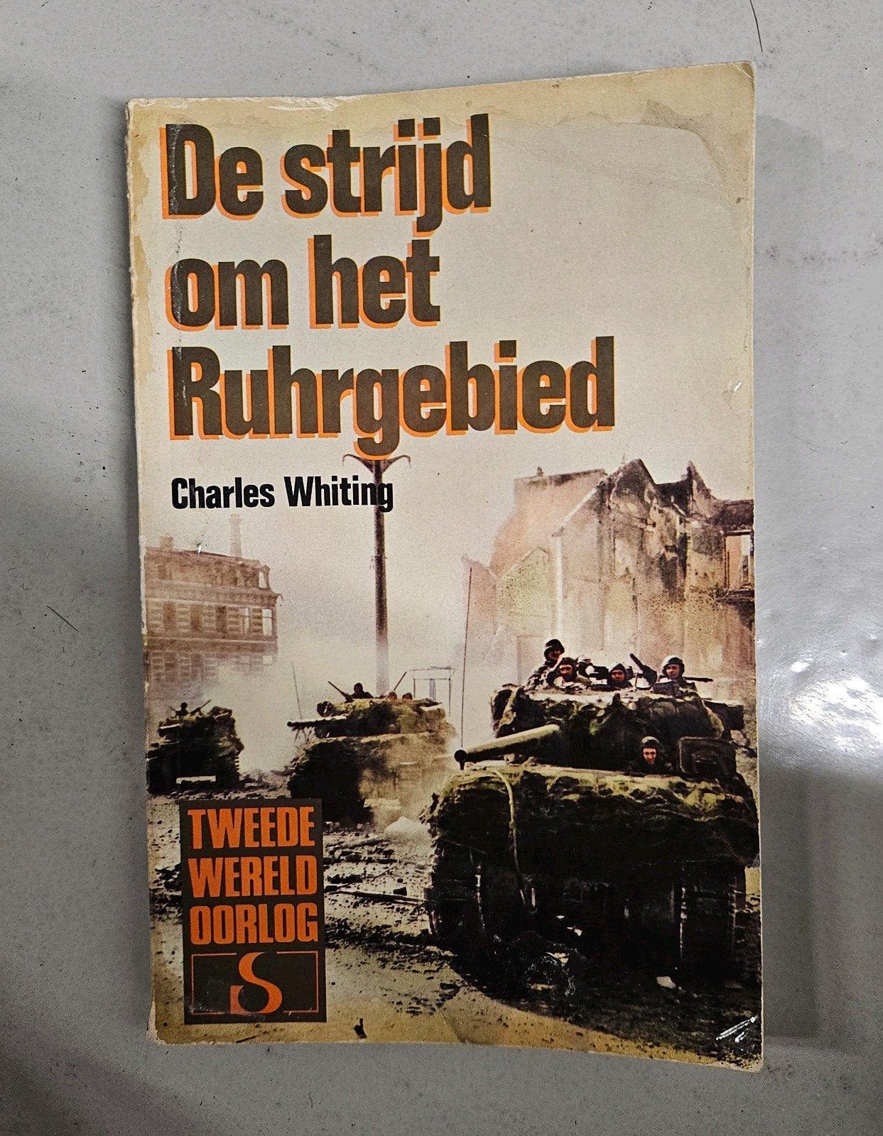 Boek: De strijd om het Ruhrgebied, Boeken, Ophalen of Verzenden, Tweede Wereldoorlog, Gelezen, Landmacht