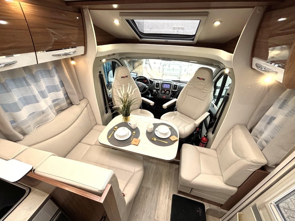 Pilote Sensation 700 P QUEENSBED 6.99M XXL GARAGE CONSTRUCT, Caravans en Kamperen, Campers, Fiat, Pilote, 6 tot 7 meter, Bedrijf
