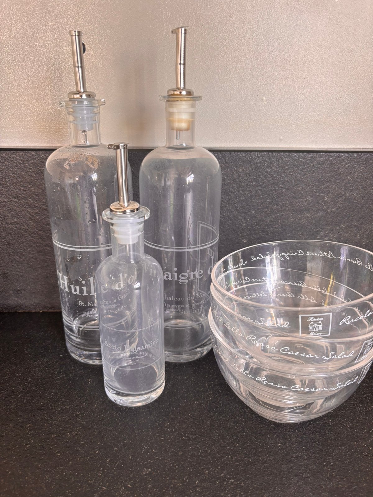 Set Riviera Maison – Olie/Azijn flessen & plastic schaaltjes, Ophalen, Gebruikt