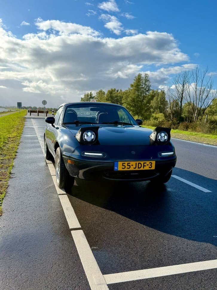 Mazda MX-5 NA 1.6 1991 Blauw met witte softtop APK 2028, Auto's, Achterwielaandrijving, 4 cilinders, Cabriolet, Blauw