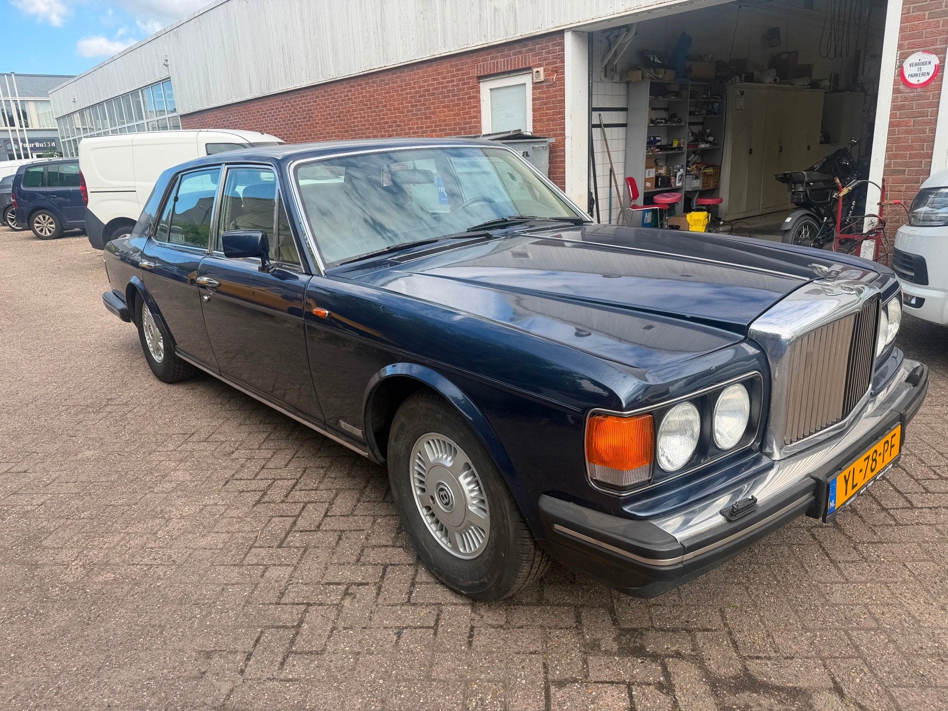 Bentley Eight 6.8 1e eigenaar Nieuwe APK Nederlands Geleverd, Auto's, Bentley, Automaat, Gebruikt, Blauw, Bedrijf