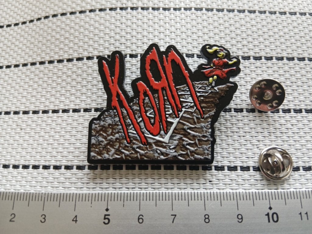 Korn Follow the leader zeer mooie  3d pin speld badge, Ophalen of Verzenden, Nieuw, Overige typen