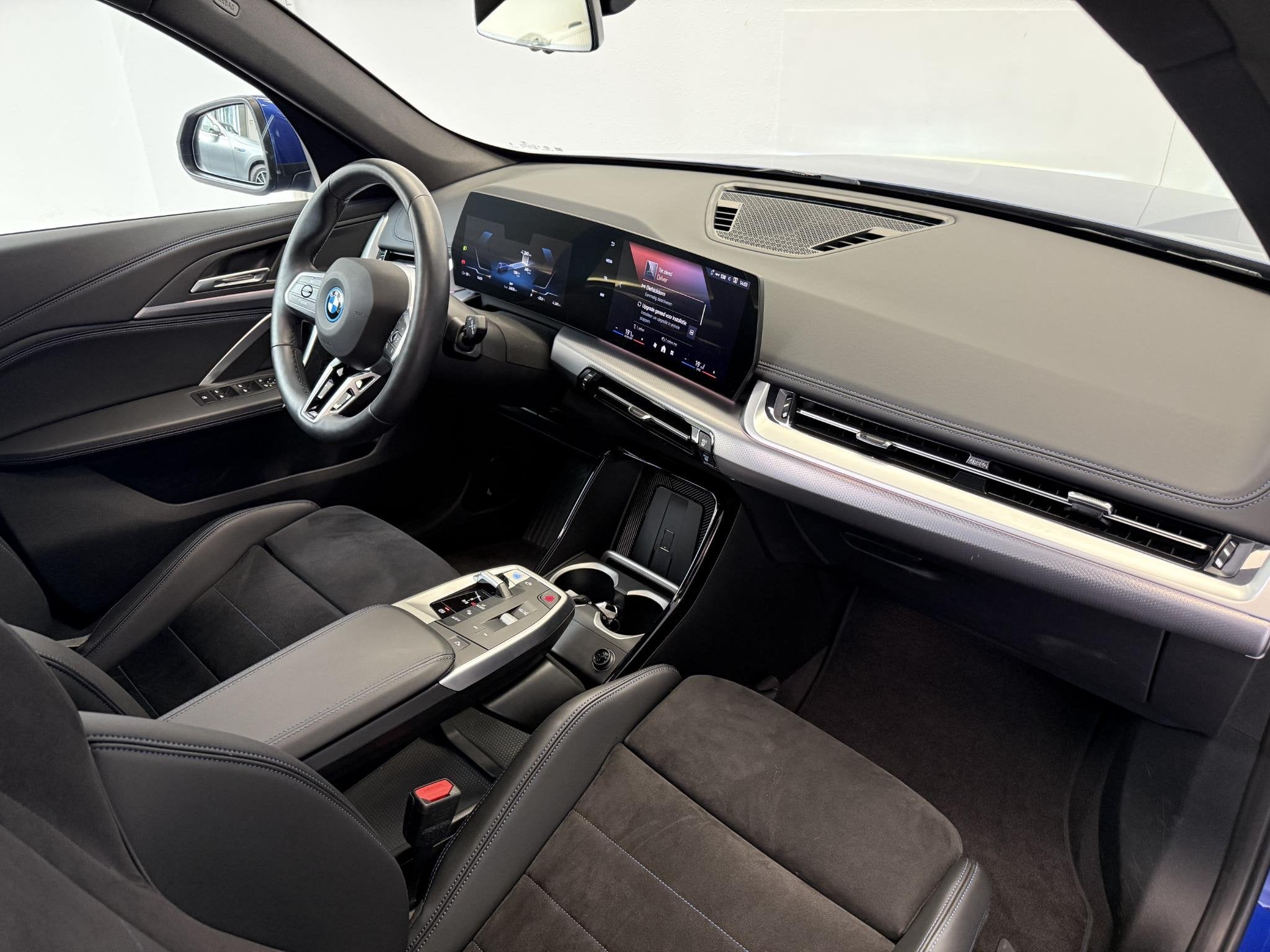 BMW iX1 eDrive20 67 kWh M-Sport | SOH 98% | PANO | CAMERA |, Auto's, 514 km, Gebruikt, Blauw, Automatische klimaatregeling