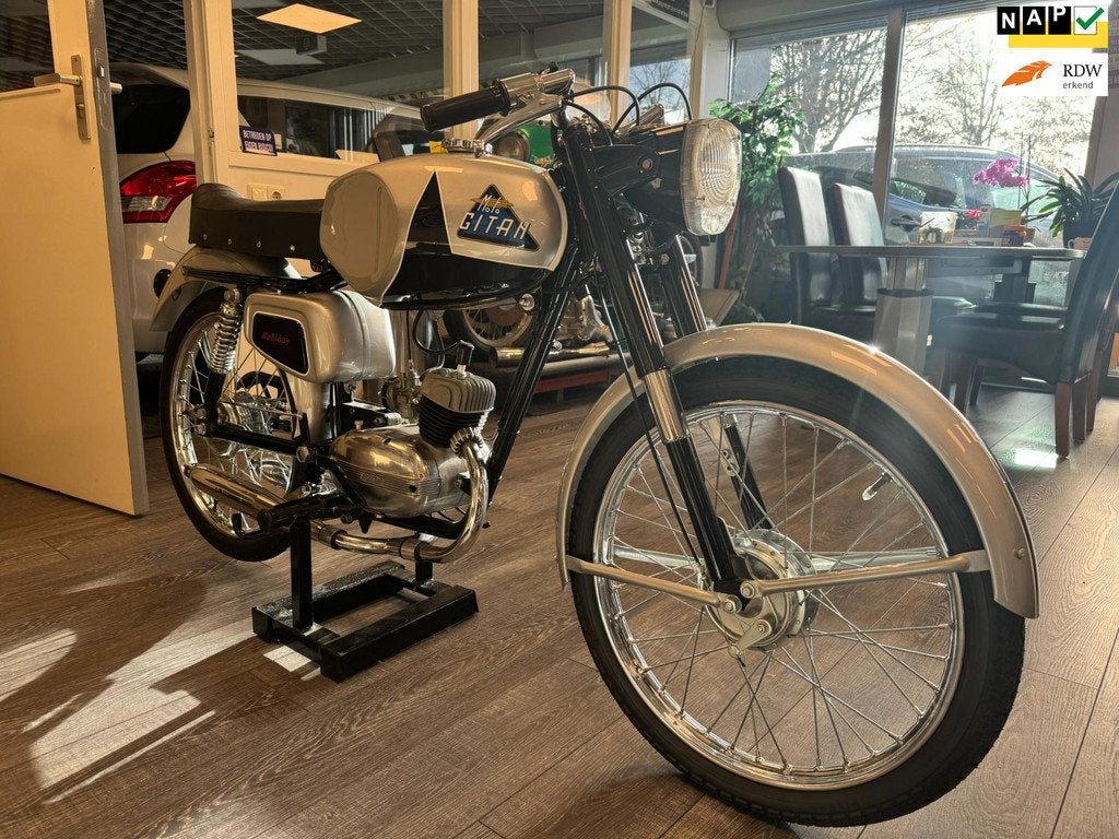 Moto Gitan Holiday Racer 50 cc gerestaureerd in nieuwstaat,, Fietsen en Brommers, Brommers | Oldtimers, 3 versnellingen, 49 cc