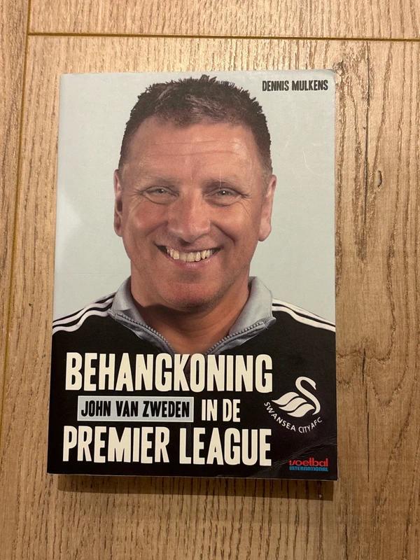 Behangkoning John van Zweden in de Premier League, Ophalen of Verzenden, Zo goed als nieuw, Balsport