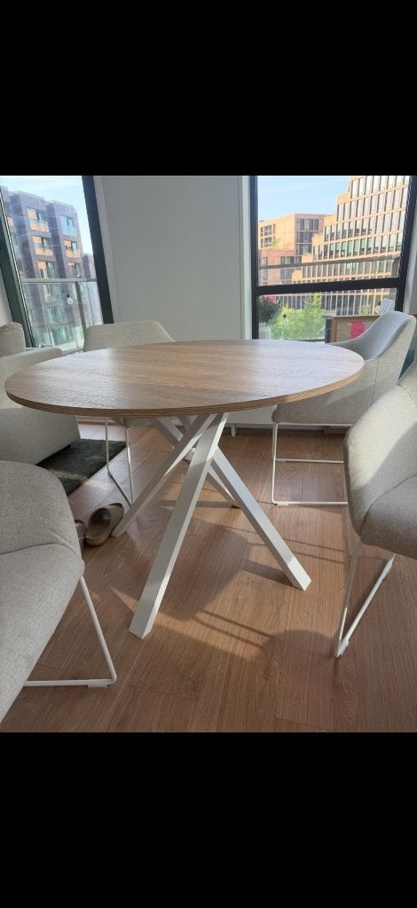Dining table round, Ophalen, 100 tot 150 cm, Zo goed als nieuw, Vier personen