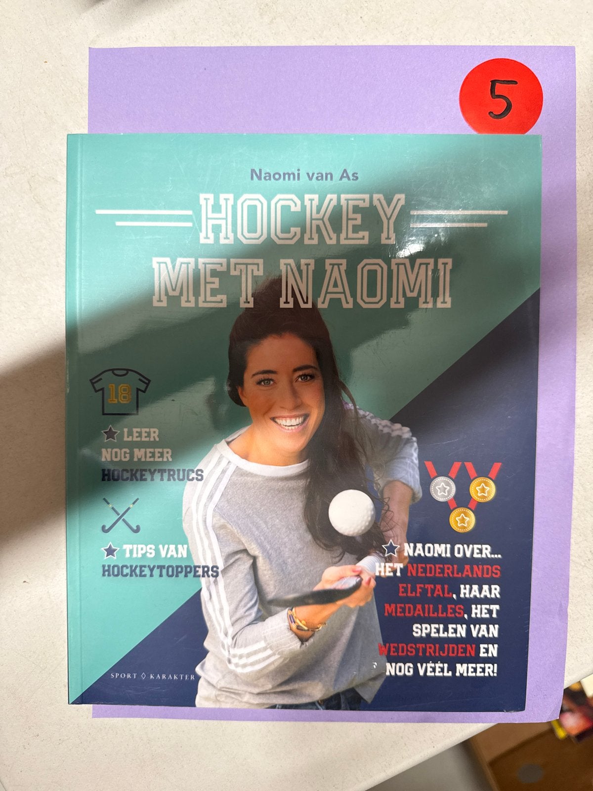 Hockey met Naomi van As - Leer hockeytrucs en tips, Ophalen of Verzenden, Nieuw, Balsport