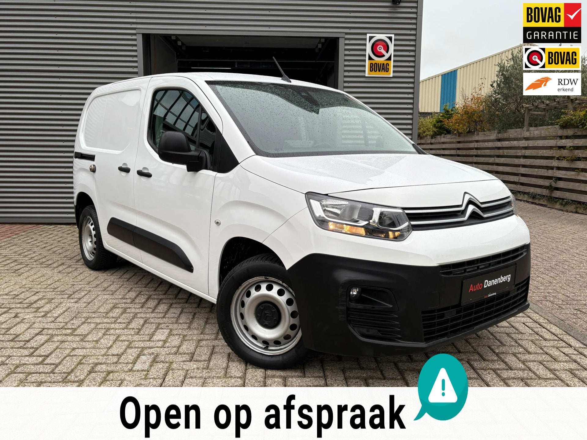 Citroen Berlingo 1.2 PureTech BENZINE APK GARANTIE, Auto's, Voorwielaandrijving, Zwart, 1199 cc, Citroën