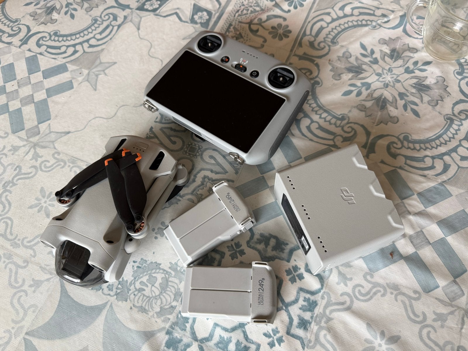 DJI Mini 3, smart controller en lader, 30 tot 45 minuten, Cameradrone, Extra accu('s), 5 tot 10 kilometer