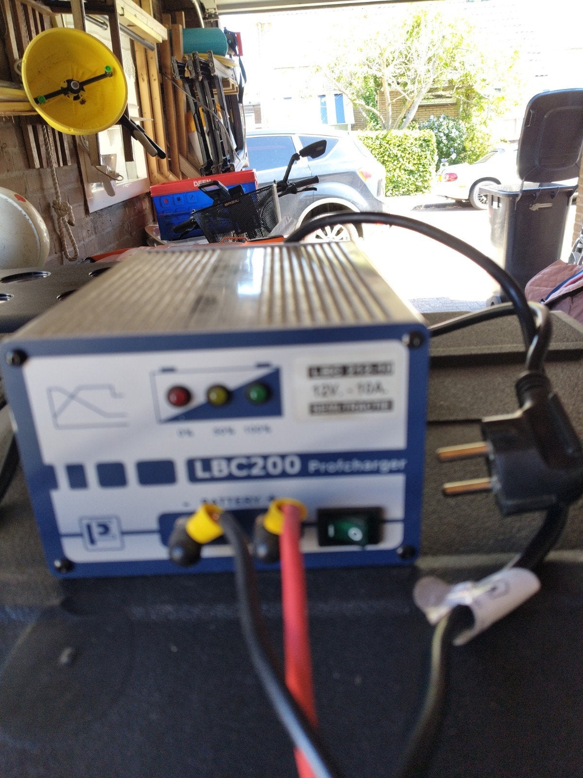 LBC200 Proficharger 12V - 10A Acculader, Ophalen