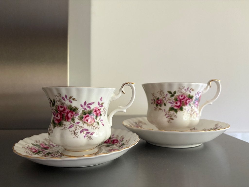 Set Royal Albert kopjes, Ophalen of Verzenden, Zo goed als nieuw, Porselein, Kop en/of schotel