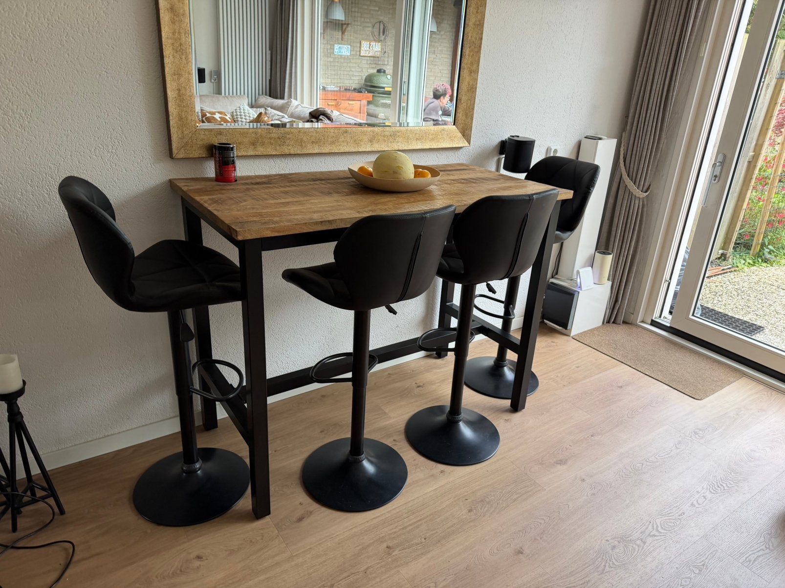 Nette bartafel met bijbehorende barkrukken, Ophalen, Zo goed als nieuw