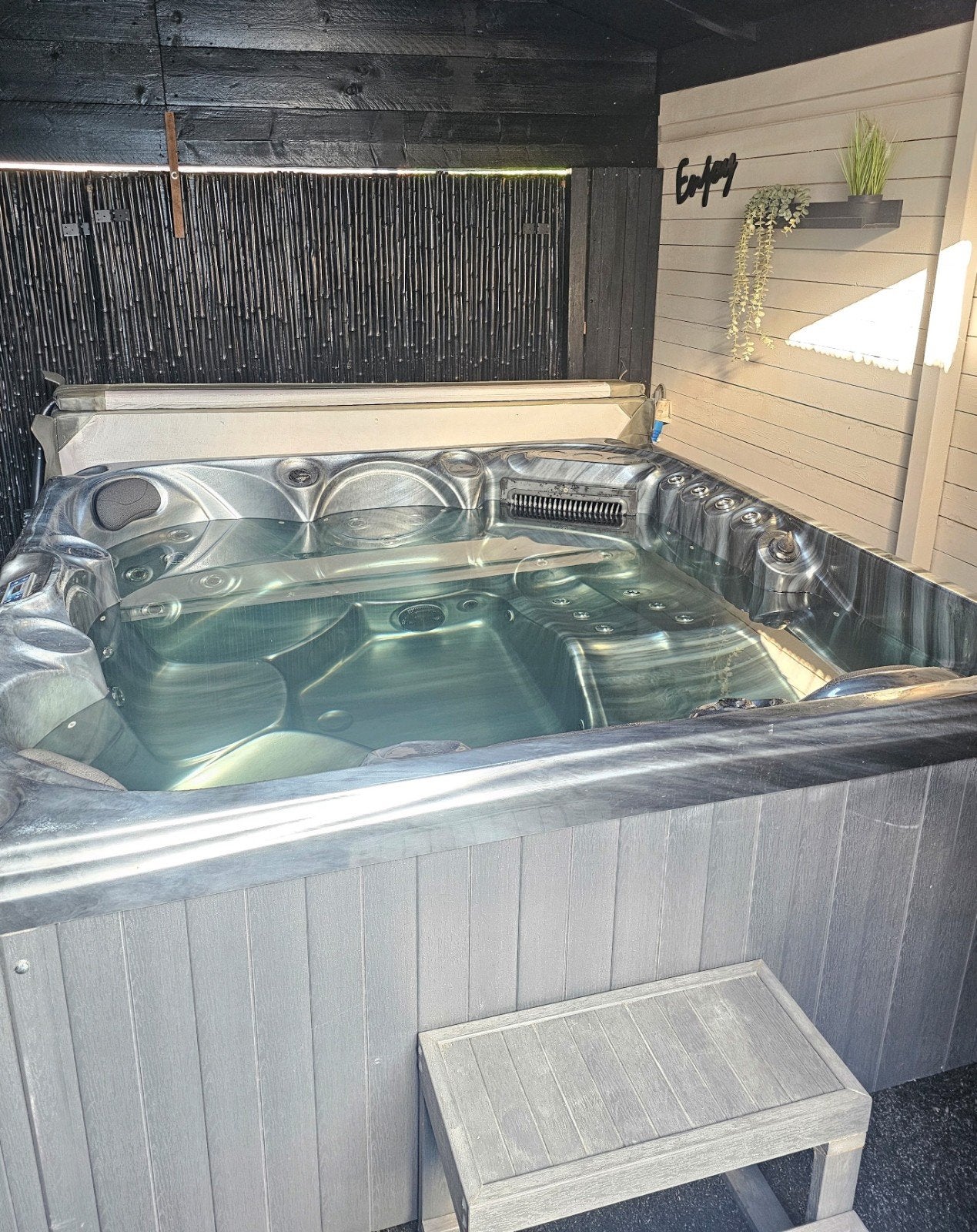 Luxe Spa Praise Jacuzzi - 5/6 persoons, Ophalen, Gebruikt, Afdekzeil, Vast