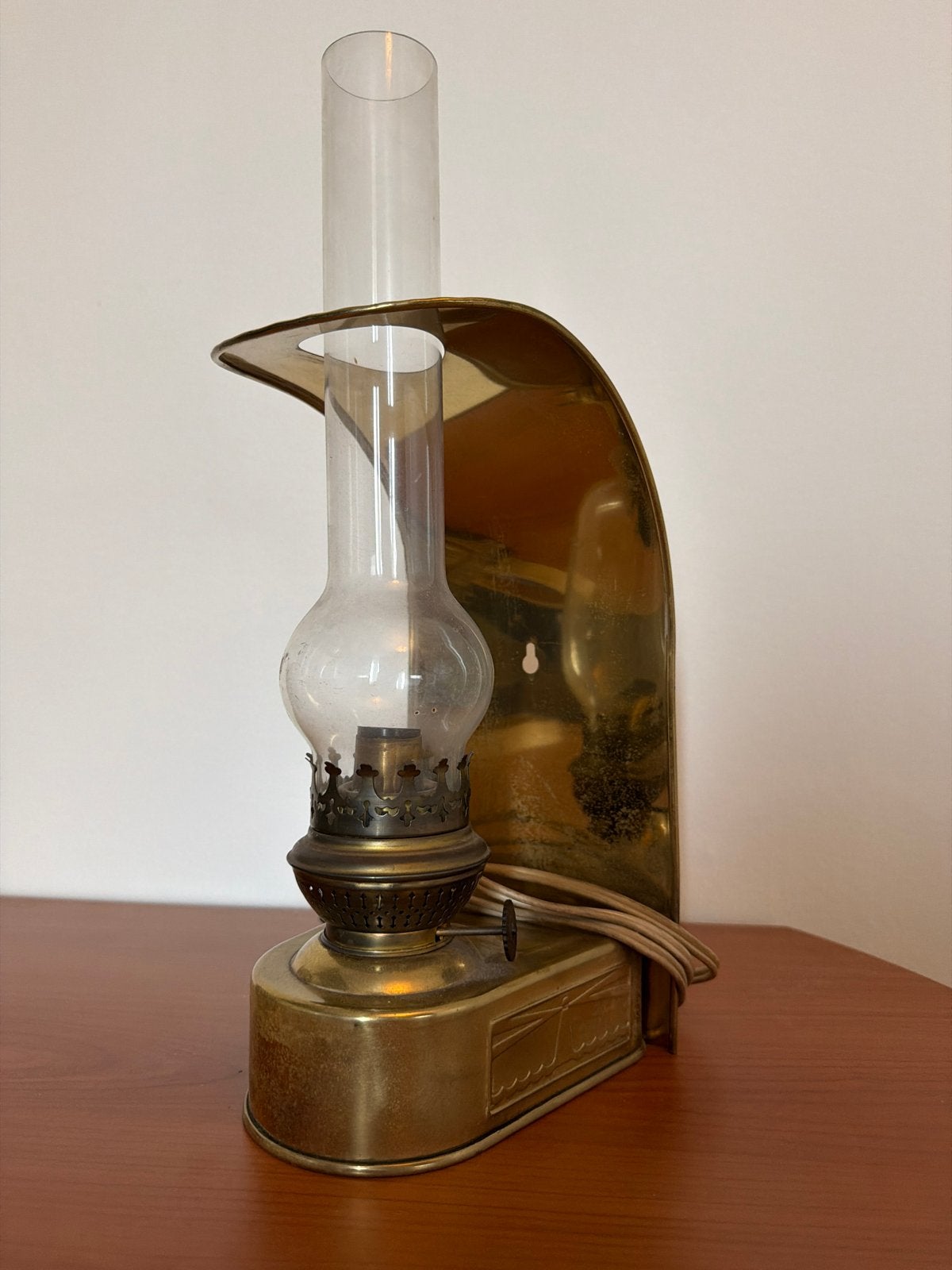 Antieke messing olielamp (elektrisch) - stekker defect, Antiek en Kunst, Ophalen of Verzenden