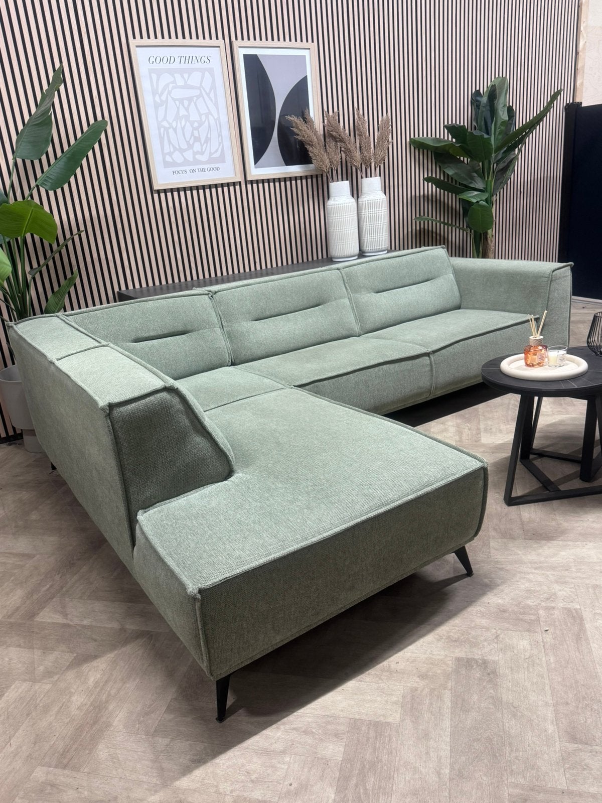 ZGAN | De Bommel Hoekbank - Salie Groen - 280 x 195, Huis en Inrichting, 250 tot 300 cm, -, -, Hoekbank
