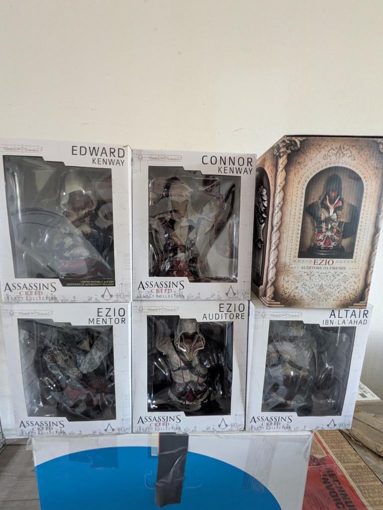 Assassin's Creed Bust set NIEUW incl Black Ezio, Verzamelen, Beelden en Beeldjes, Ophalen of Verzenden, Nieuw, Mens