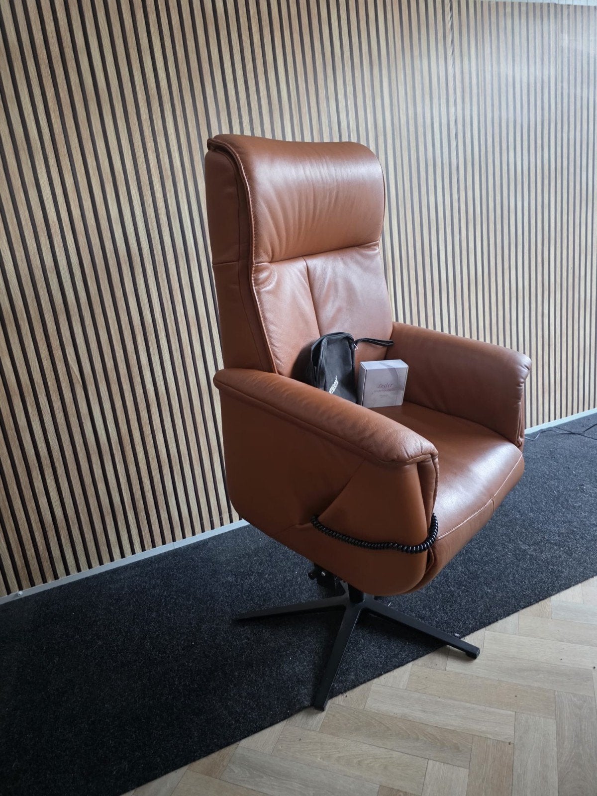 Datzit relaxfauteuil- Sta op - Sterrenpoot - Leder Cogac, Huis en Inrichting, 75 tot 100 cm, Ophalen of Verzenden, Zo goed als nieuw