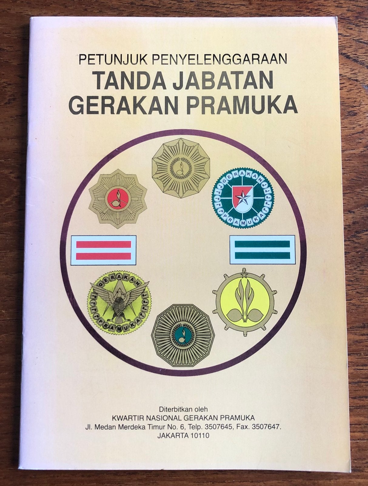 Rang Insignes Handleiding Scouting Indonesië (Pramuka), Verzamelen, Ophalen of Verzenden, Zo goed als nieuw, Boek of Tijdschrift