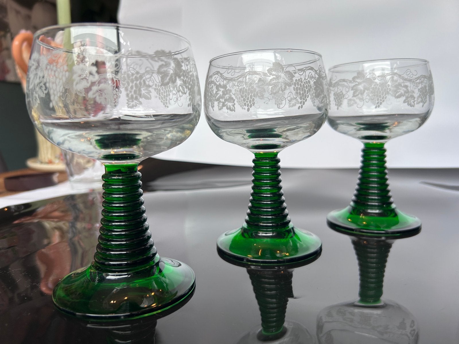 Set van 3 Roemer wijnglazen: Groene steel & geëtste Druiven, Ophalen of Verzenden, Zo goed als nieuw, Overige typen