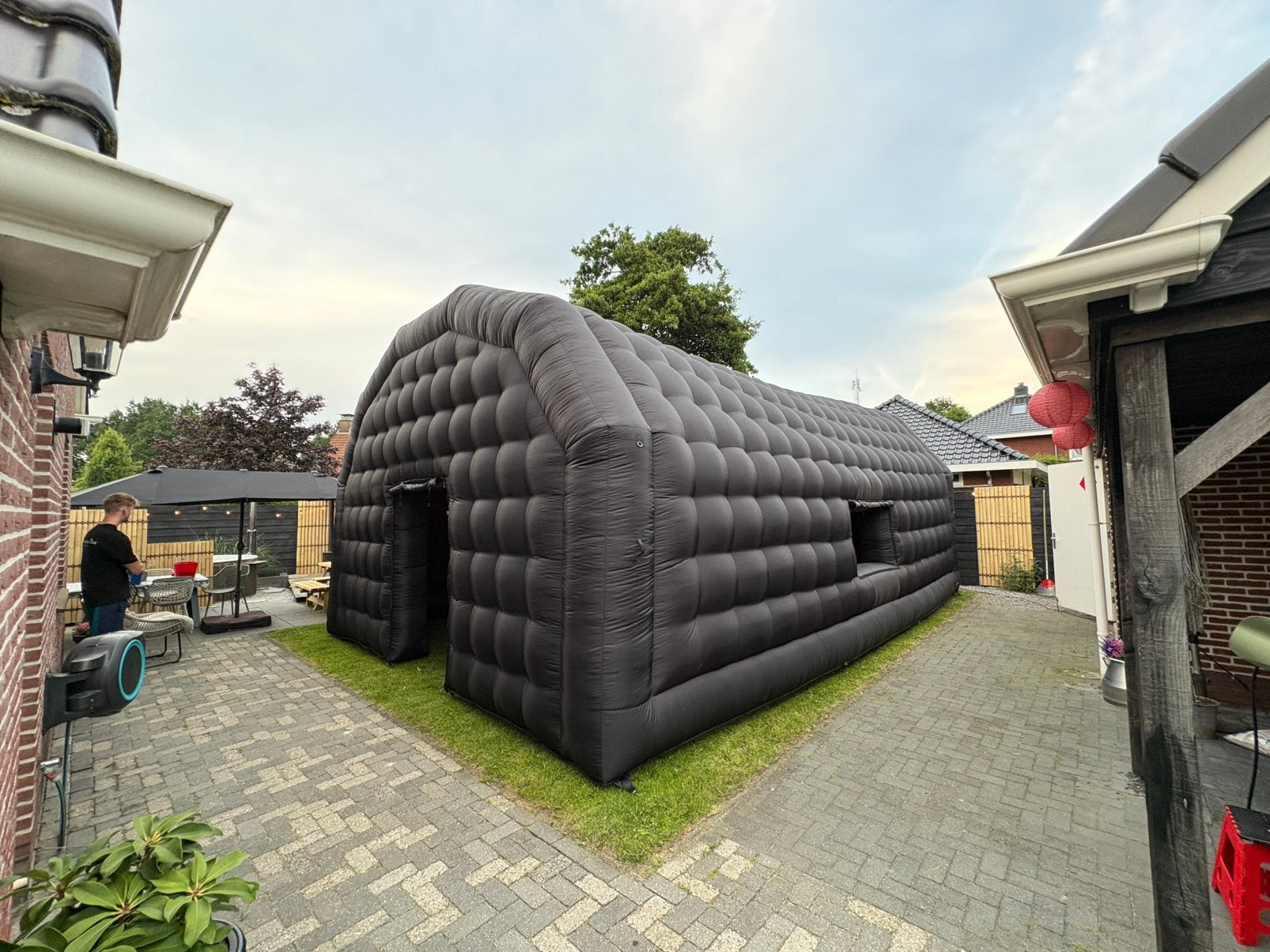 Opblaasbare partytent / feesttent te huur, Hobby en Vrije tijd, Feestartikelen | Verhuur, Ophalen, Zo goed als nieuw