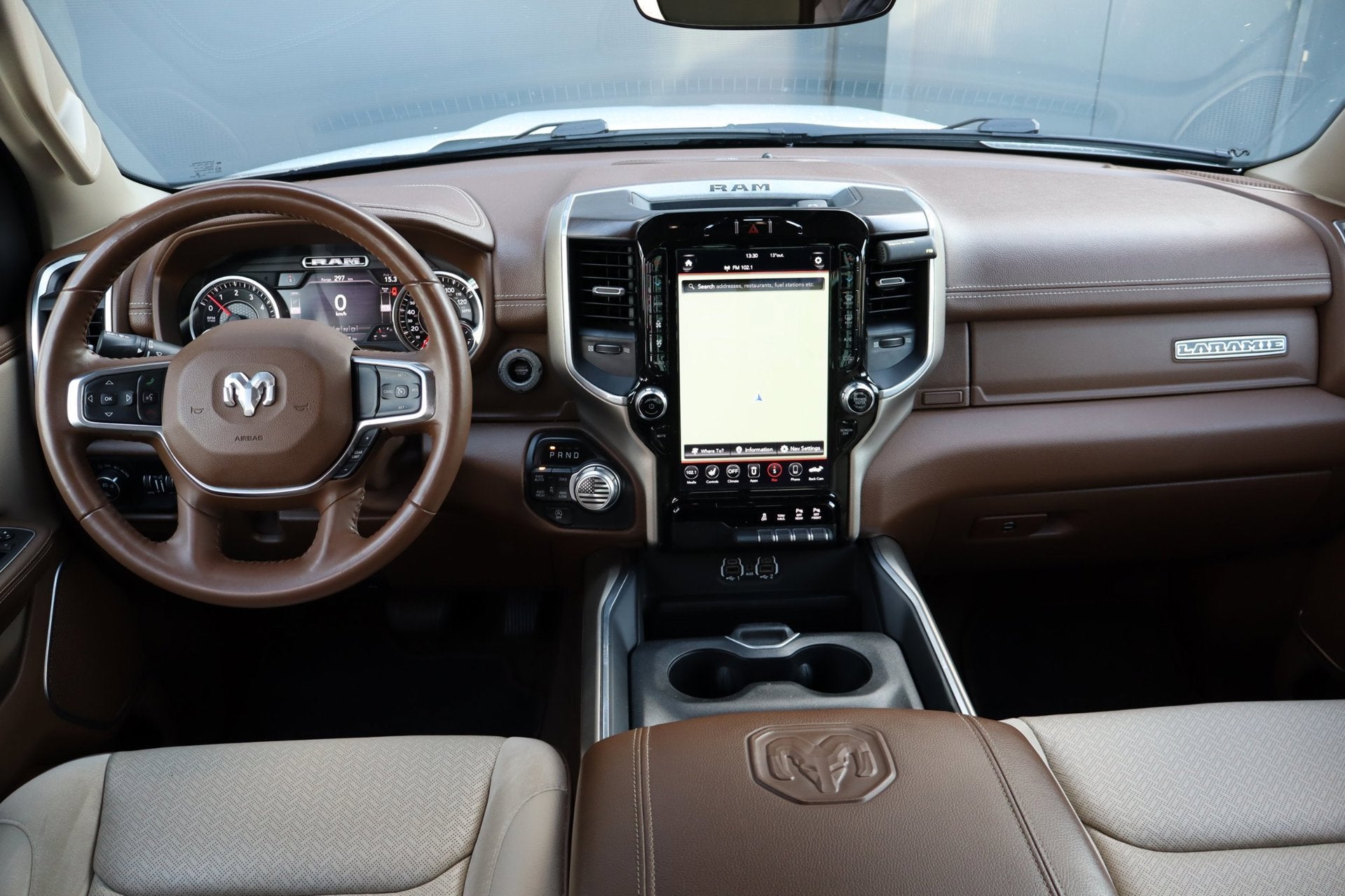 Dodge Ram 1500 5.7 V8 4x4 Crew Cab Laramie-Hemi, Auto's, Keurmerk '100% Onderhouden', Dealer onderhouden, 5654 cc, Wit
