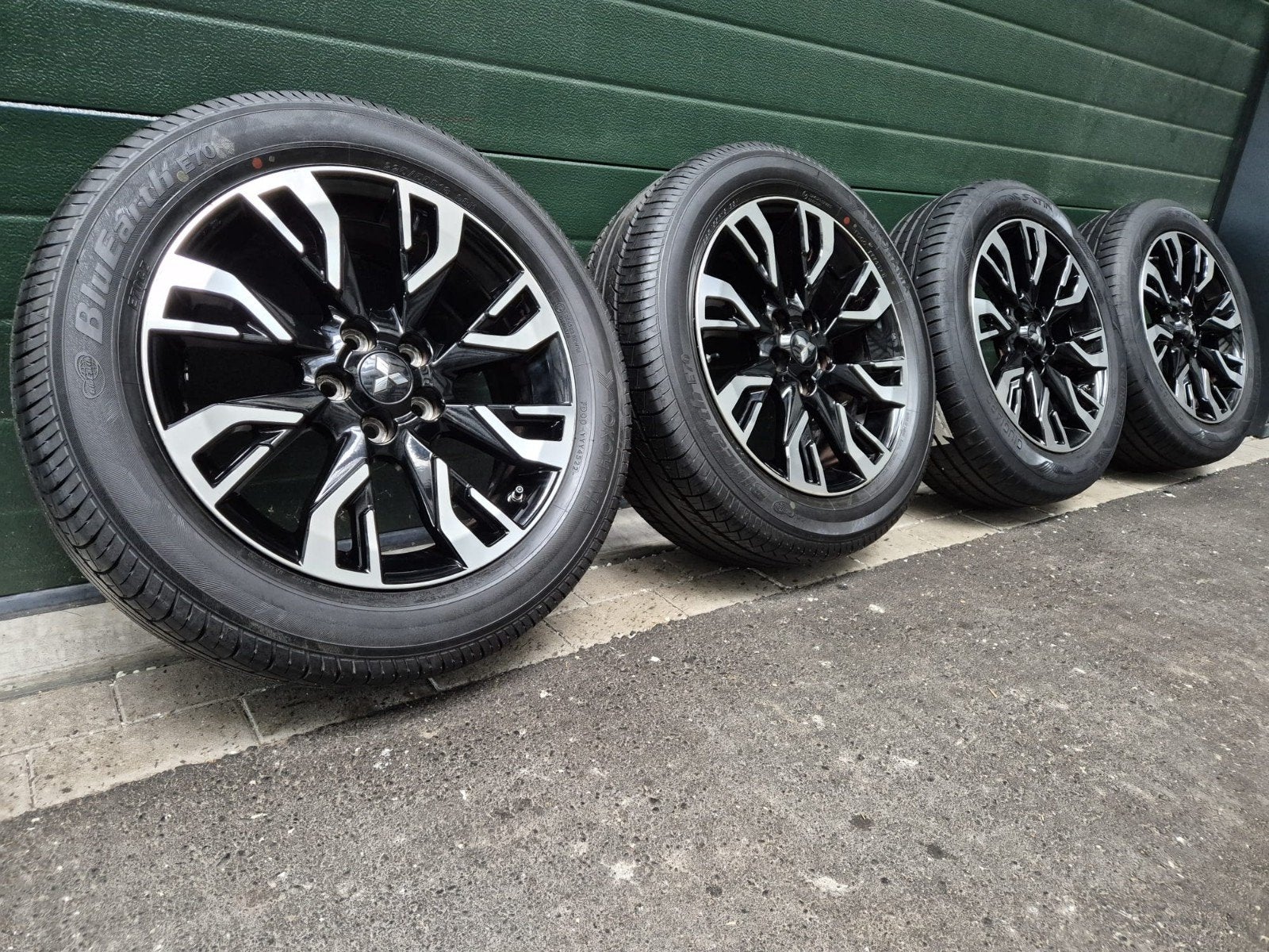 5x114.3/18 inch Orgineel Mitsubishi Outlander Zomerset, Auto-onderdelen, Ophalen, 18 inch, Zomerbanden, 225 mm