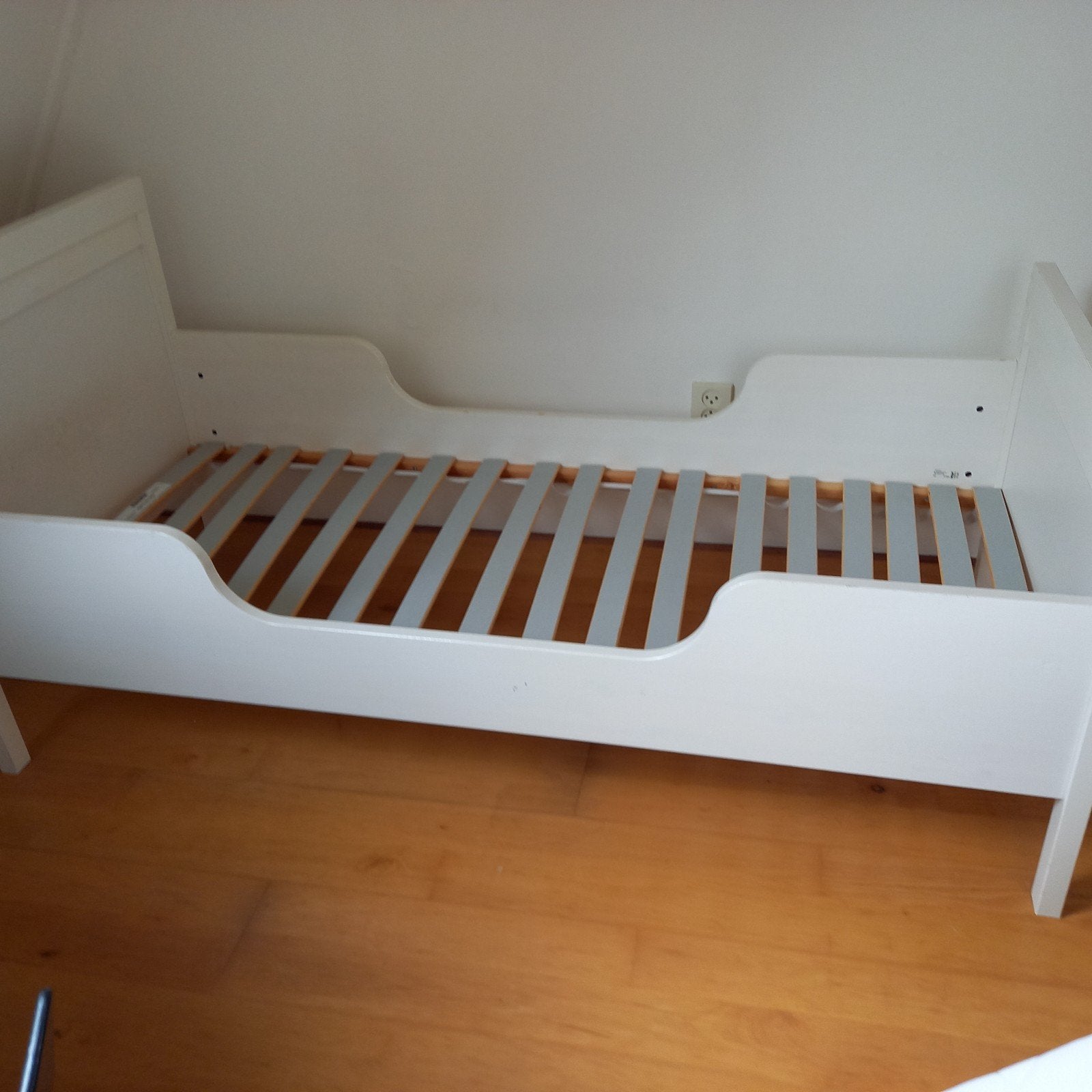 Wit peuterbed, 1.67 x 0.77 inclusief matras 1.60 x 0.68, Gebruikt, Eenpersoons, Wit, Ophalen of Verzenden