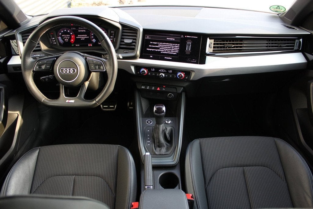 Audi A1 Sportback 35 TFSI 3x S-Line Edition one | Matrix | K, Auto's, Zwart, 4 cilinders, 150 pk, Leder en Stof